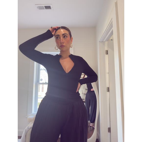 Joah Brown “Invisible Zip” Long Sleeve Top – Black (Size S/M) - Picture 4 of 7